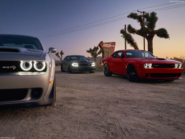 Dodge Challenger SRT Hellcat фото