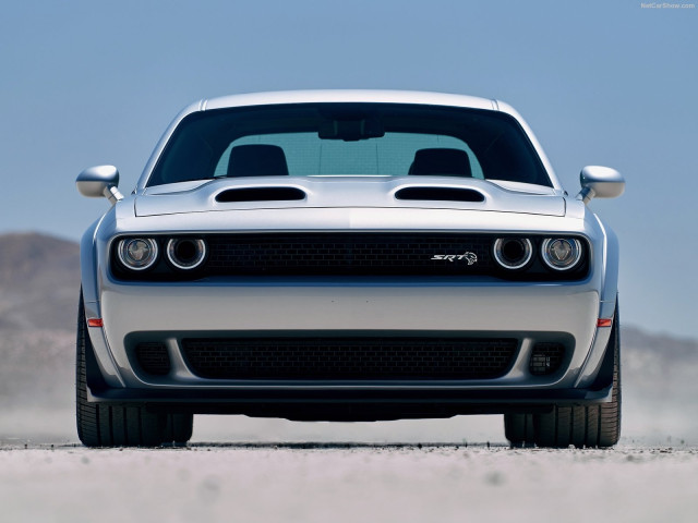 Dodge Challenger SRT Hellcat фото