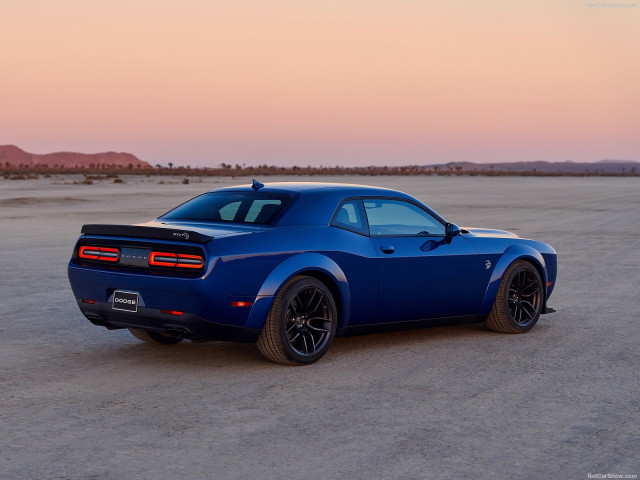 Dodge Challenger SRT Hellcat фото