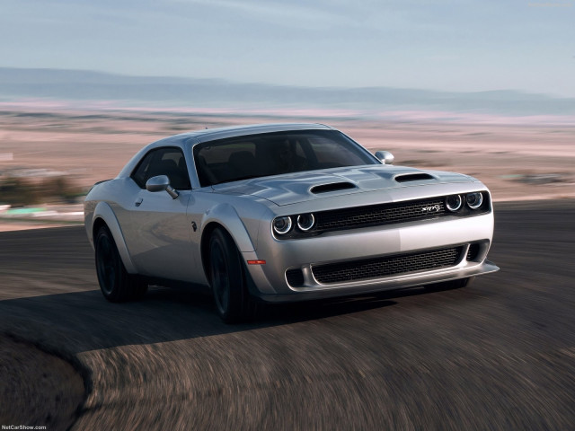 Dodge Challenger SRT Hellcat фото