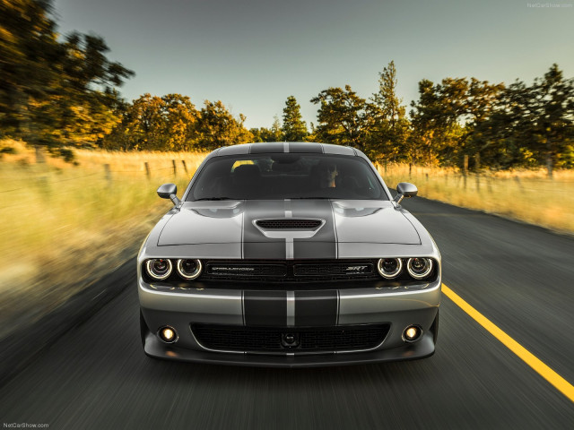 Dodge Challenger SRT фото