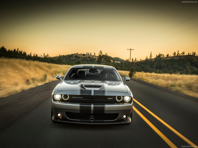 Dodge Challenger SRT фото