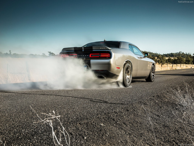 Dodge Challenger SRT фото