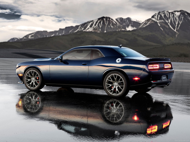 Dodge Challenger SRT фото