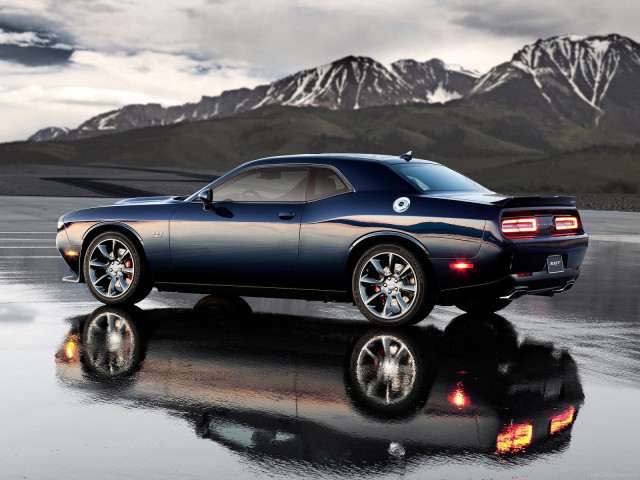 Dodge Challenger SRT фото