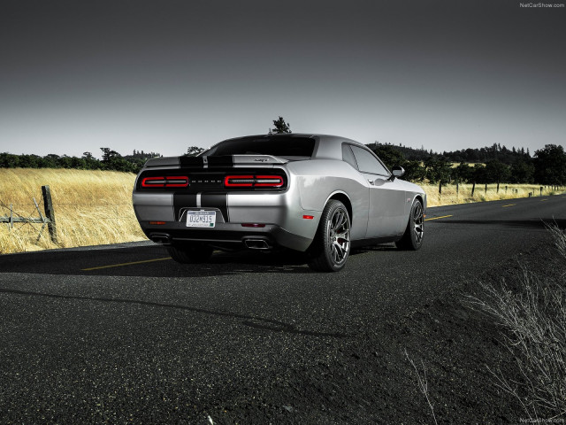Dodge Challenger SRT фото