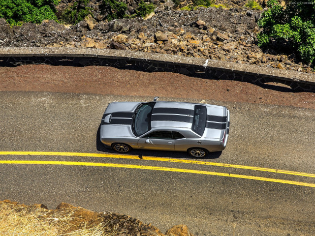 Dodge Challenger SRT фото