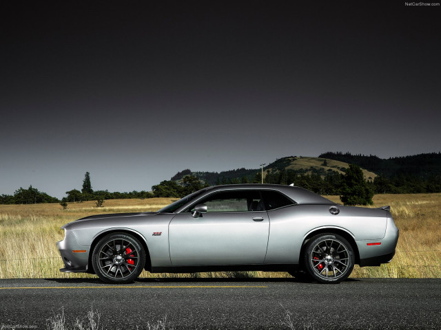 Dodge Challenger SRT фото