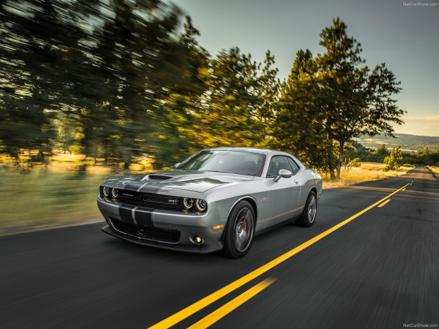 Dodge Challenger SRT фото