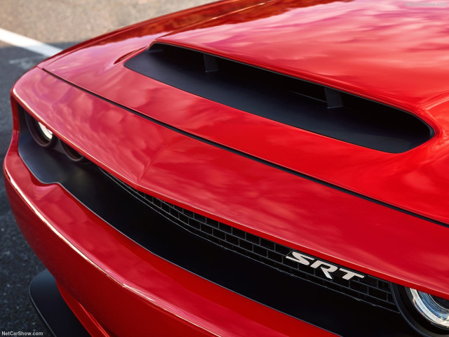 Dodge Challenger SRT фото