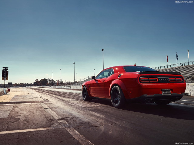 Dodge Challenger SRT фото