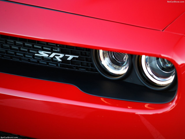 Dodge Challenger SRT фото