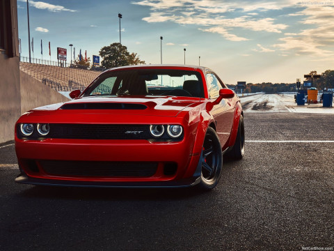 Dodge Challenger SRT фото