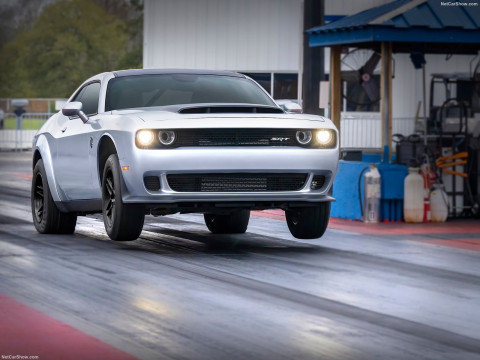 Dodge Challenger SRT фото