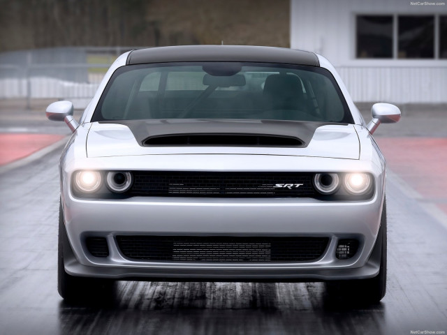 Dodge Challenger SRT фото