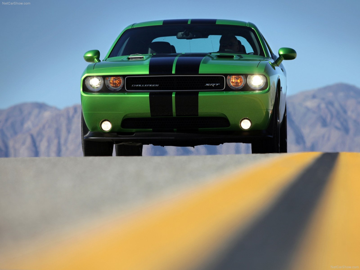 Dodge Challenger SRT8 392 фото 86251