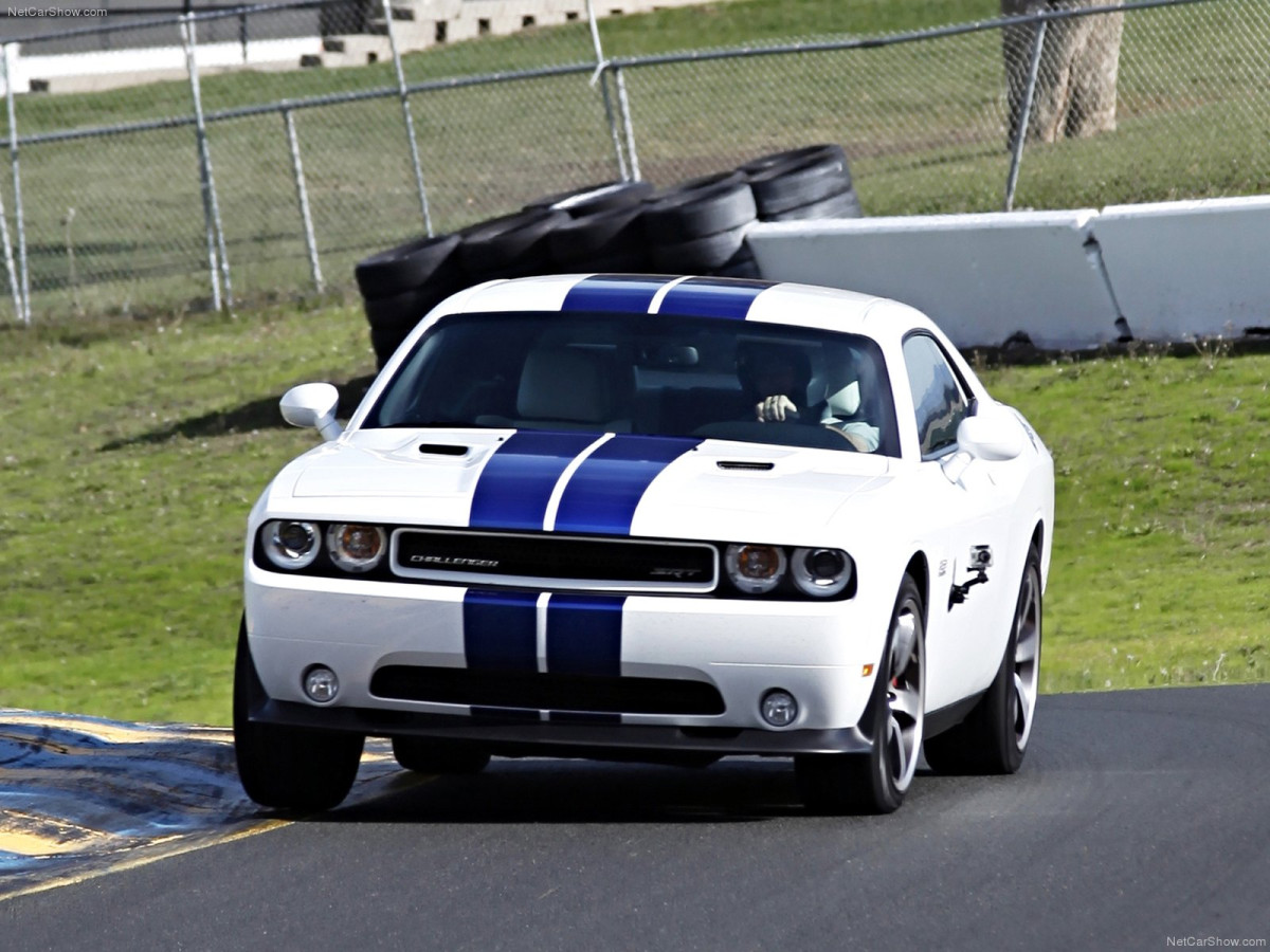 Dodge Challenger SRT8 392 фото 86256