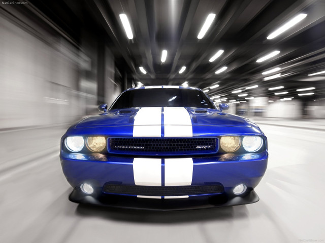 Dodge Challenger SRT8 392 фото