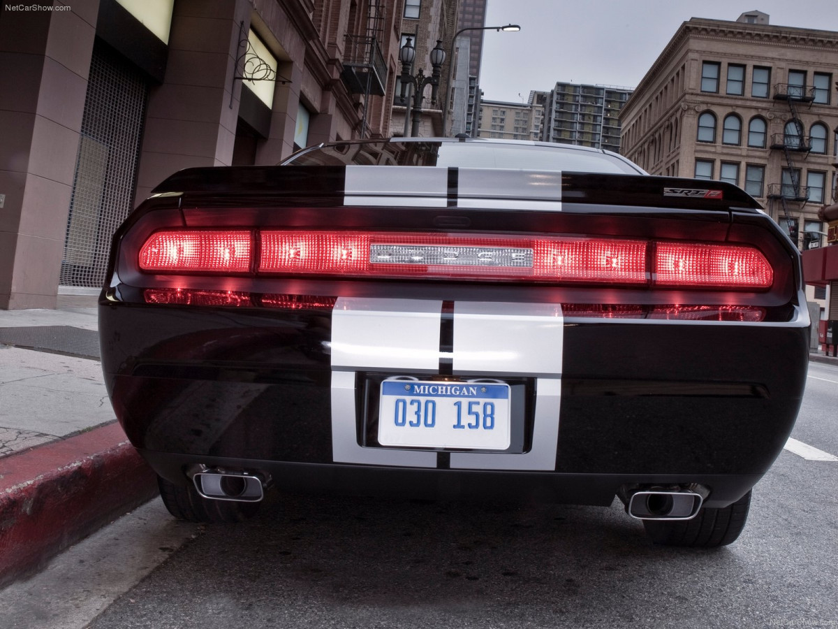 Dodge Challenger SRT8 392 фото 86993