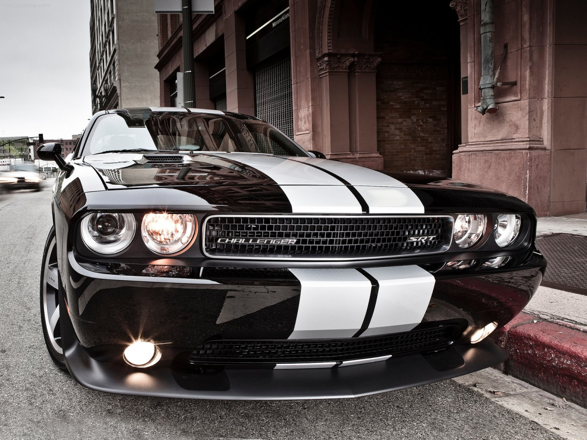 Dodge Challenger SRT8 392 фото 86995