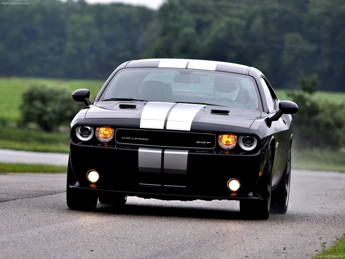 Dodge Challenger SRT8 392 фото 87007