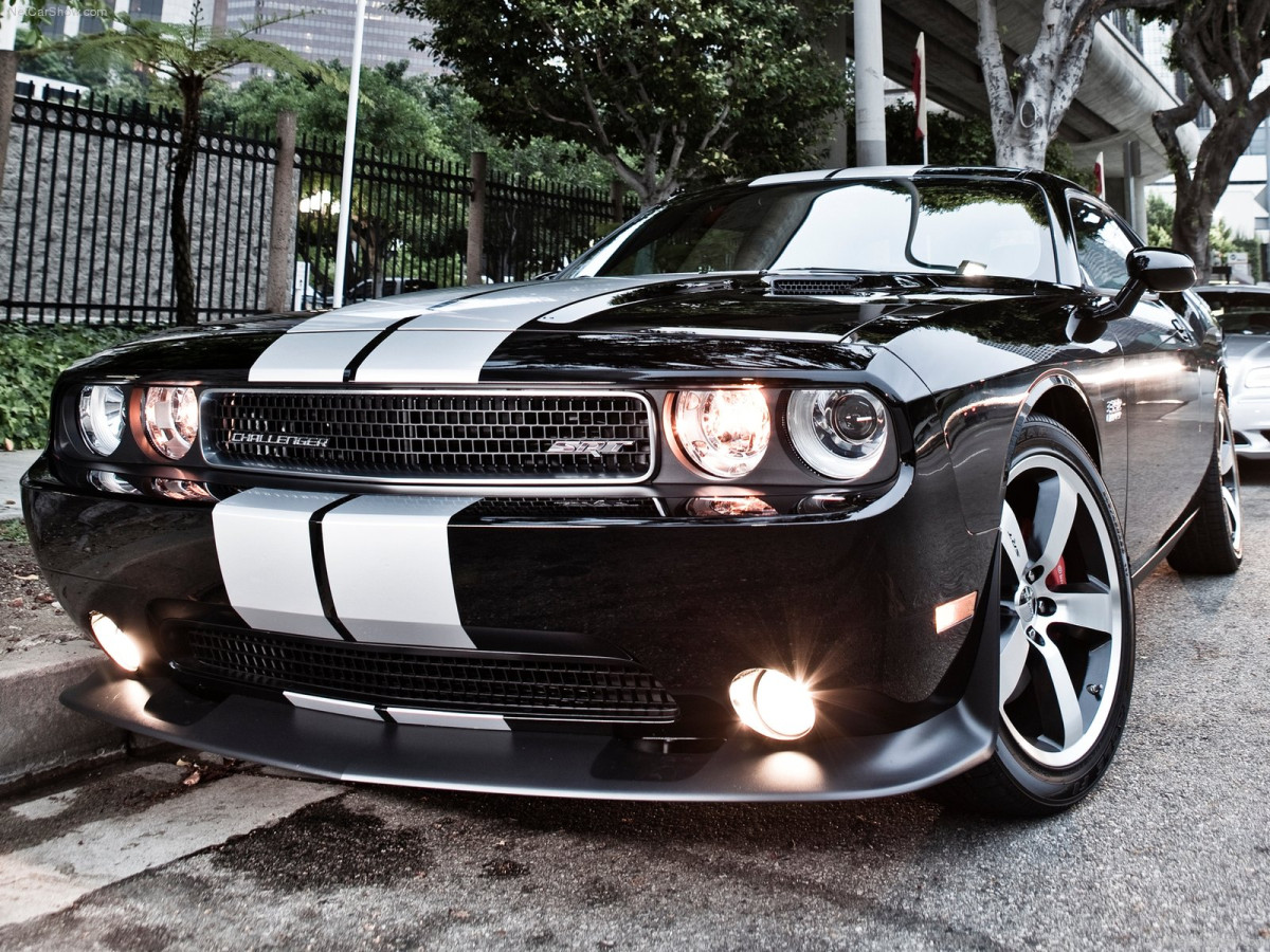 Dodge Challenger SRT8 392 фото 87009