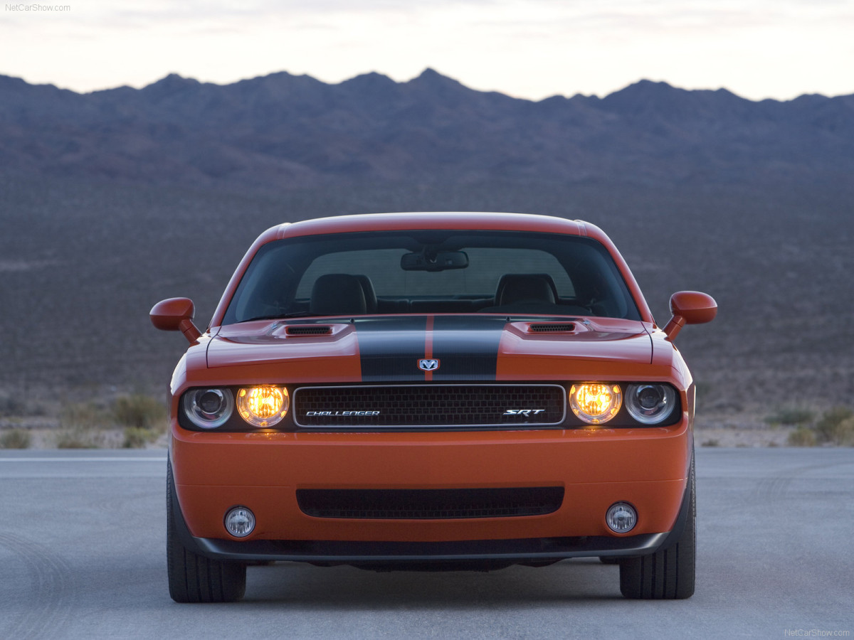 Dodge Challenger SRT8 фото 52376