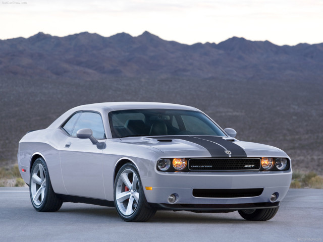 Dodge Challenger SRT8 фото