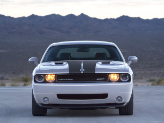 Dodge Challenger SRT8 фото