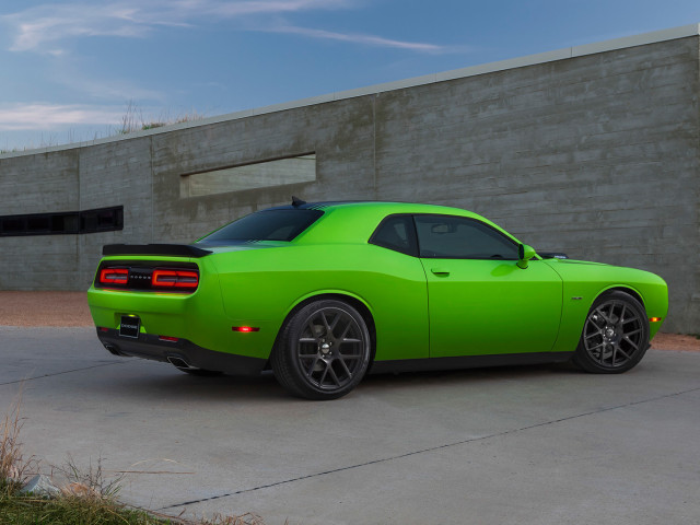 Dodge Challenger фото