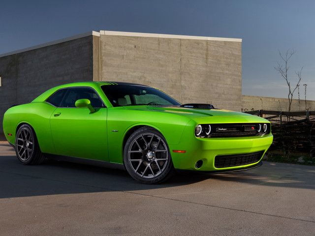 Dodge Challenger фото