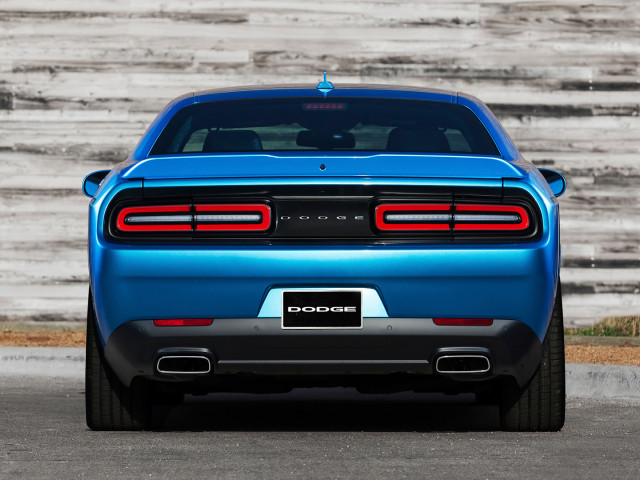 Dodge Challenger фото