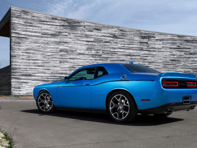 Dodge Challenger фото