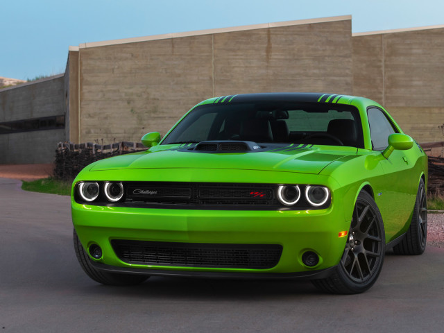 Dodge Challenger фото