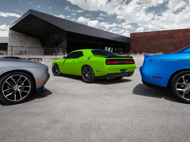 Dodge Challenger фото