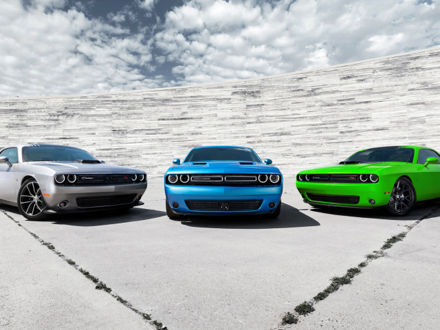 Dodge Challenger фото