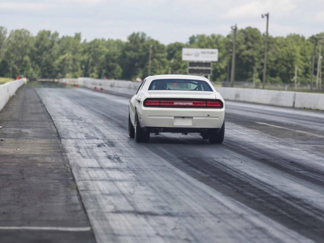 Dodge Challenger фото