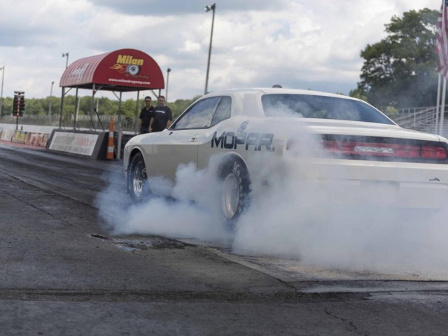 Dodge Challenger фото