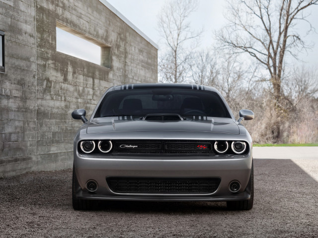 Dodge Challenger фото