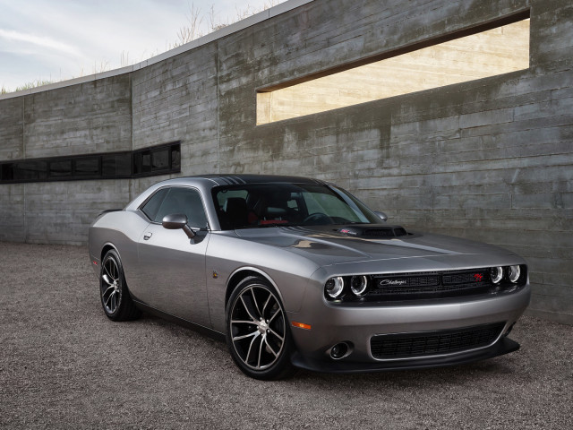 Dodge Challenger фото