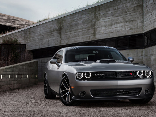 Dodge Challenger фото