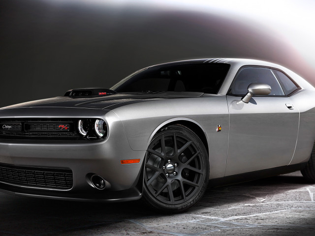 Dodge Challenger фото