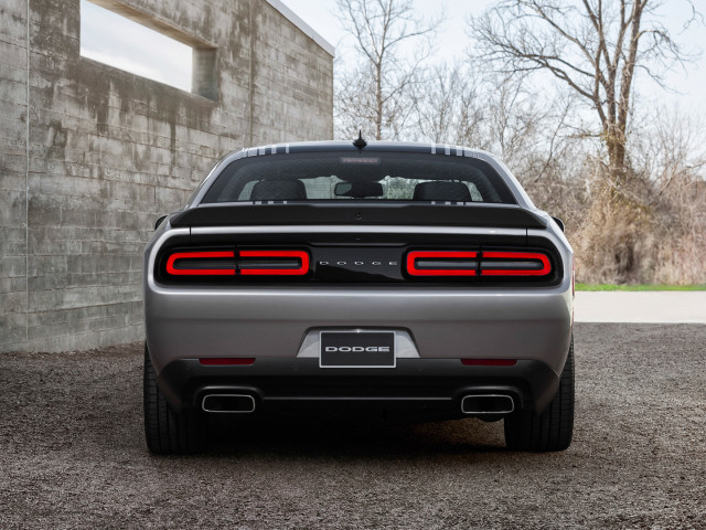 Dodge Challenger фото