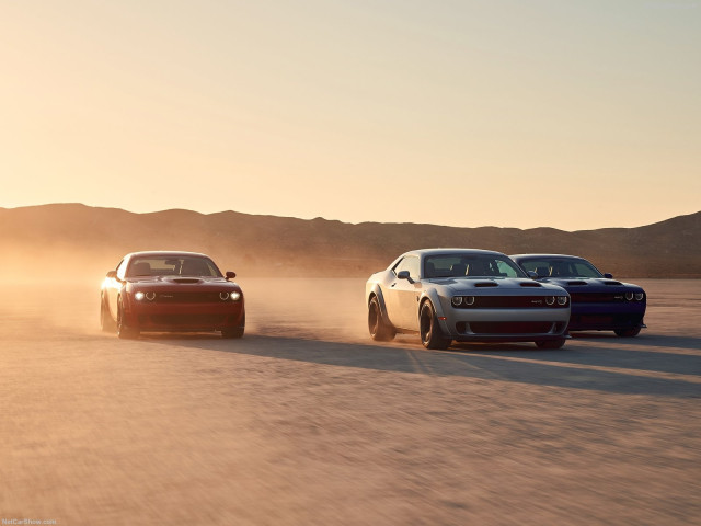 Dodge Challenger фото