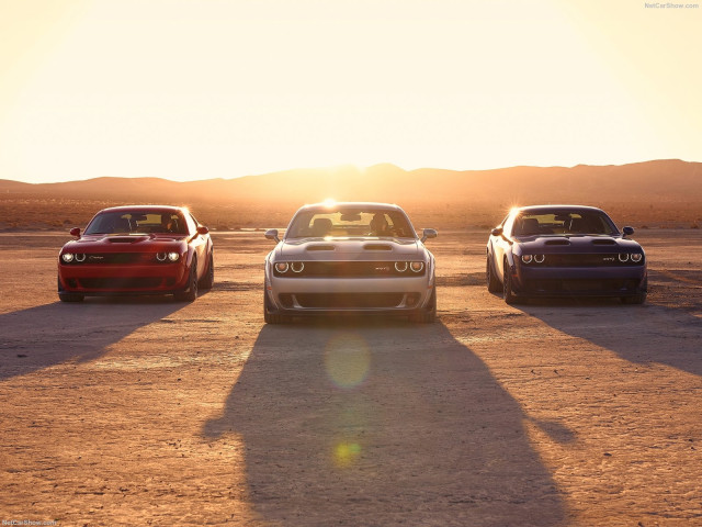 Dodge Challenger фото