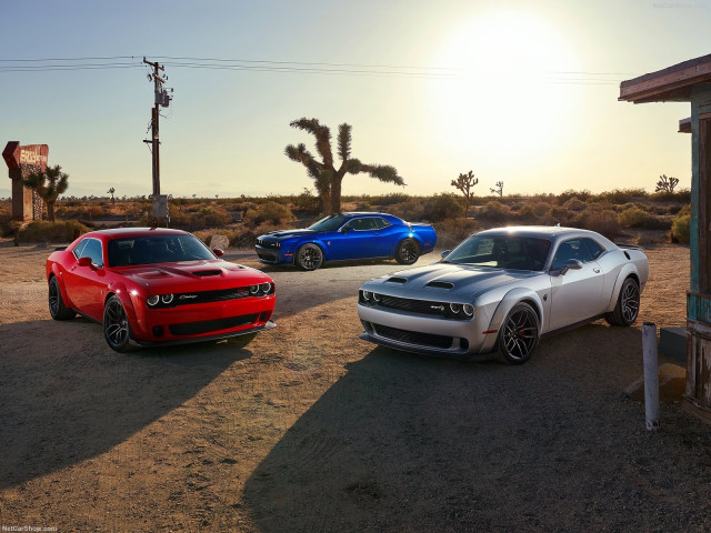 Dodge Challenger фото