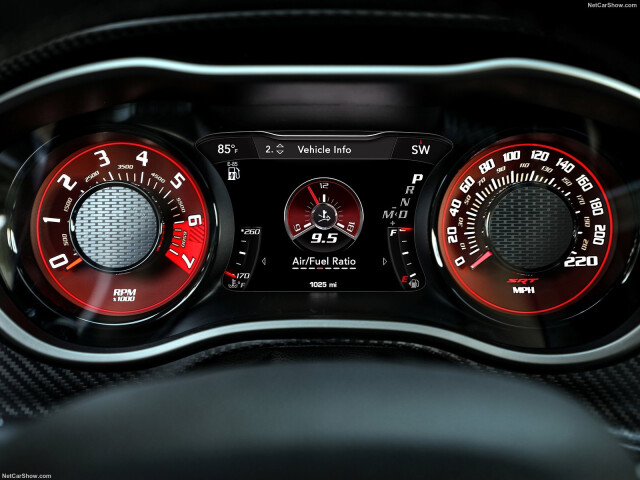 Dodge Challenger фото