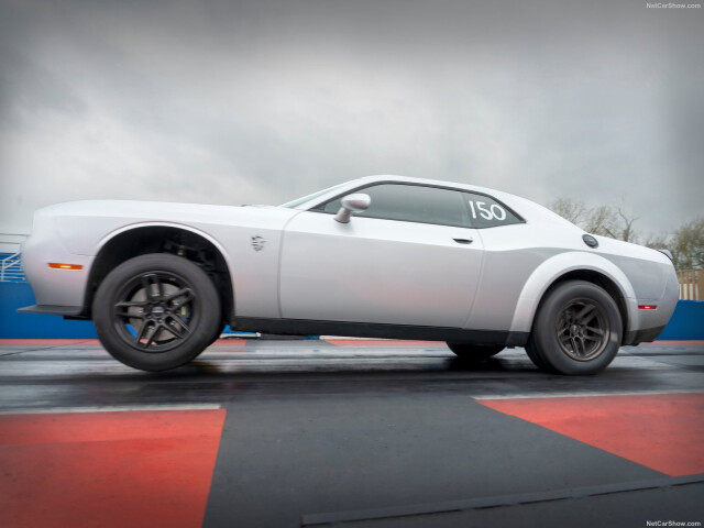 Dodge Challenger фото