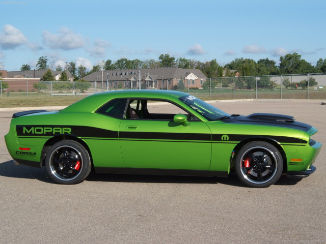 Dodge Challenger фото