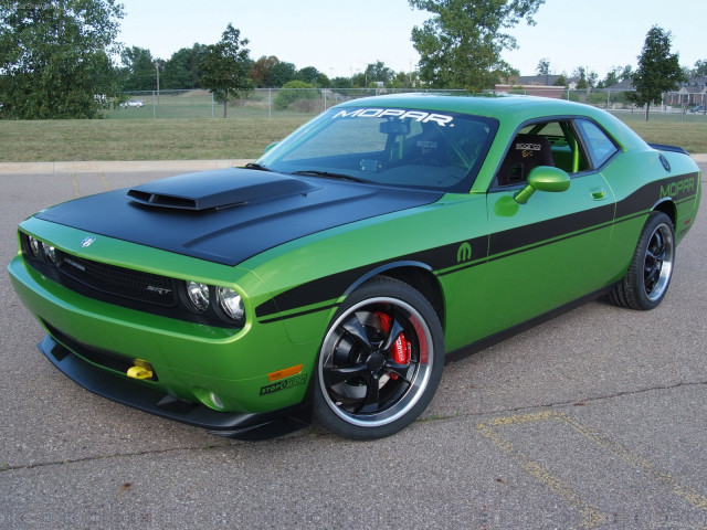 Dodge Challenger фото